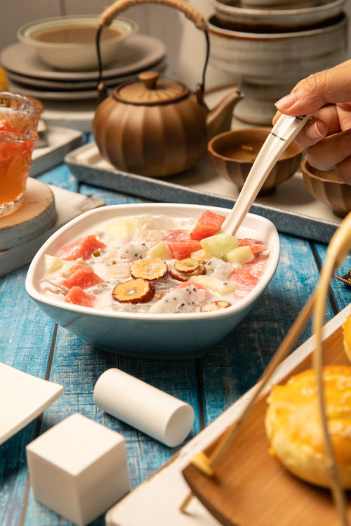 椰奶清补凉 夏季消暑的醇美甜品与摄影艺术