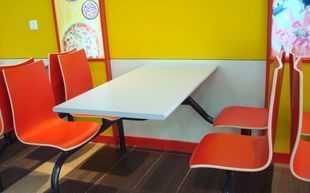 2010年精品推荐 四人位连体餐桌及曲木流行快餐桌，为家居生活增添便利与时尚